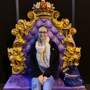 Meet your Posher, Lauren